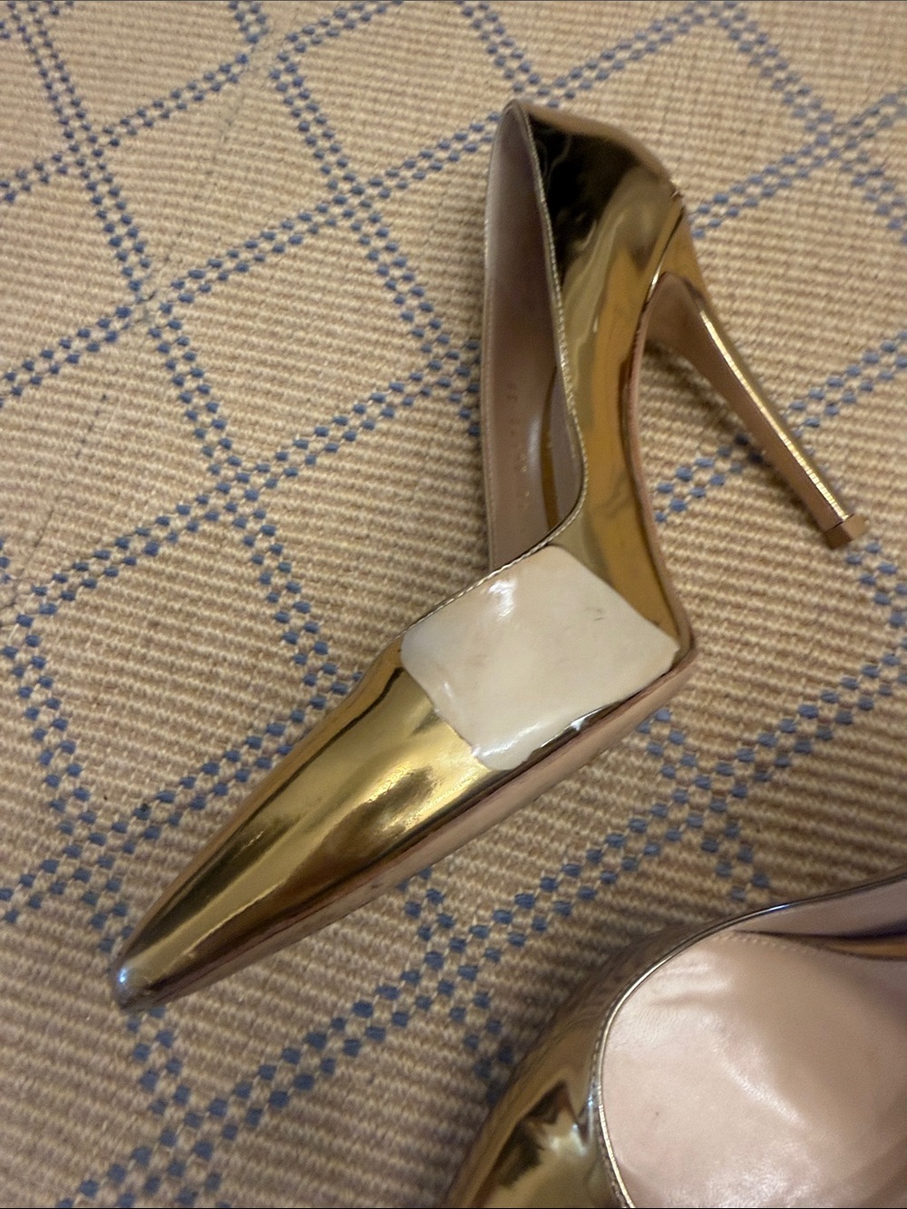 Gianvito Rossi Shiny Gold Pointed Pump - Picture 3 of 6